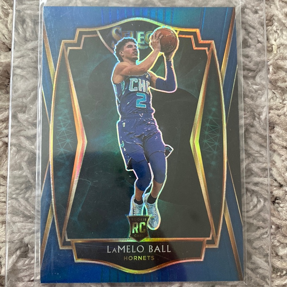 LaMelo Ball select rookie card,Charlotte hornets 2021 Panini premier level prism